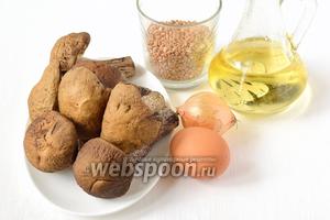 Для приготовления блюда нам понадобится гречка, лесные грибы, лук, яйцо, подсолнечное масло, хлопья, соль, перец.