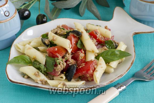 Фото Салат с тунцом и помидорами