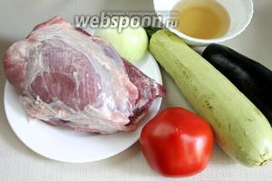 Для приготовления блюда возьмём свинину, кабачки, баклажаны, лук, помидоры, уксус яблочный, подсолнечное масло и смесь пряностей для свинины или для шашлыка.