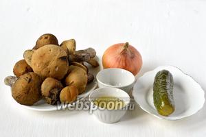 Для приготовления икры из лесных грибов нам понадобится лук, морковь, грибы лесные, солёный огурец, подсолнечное масло, соль, перец.