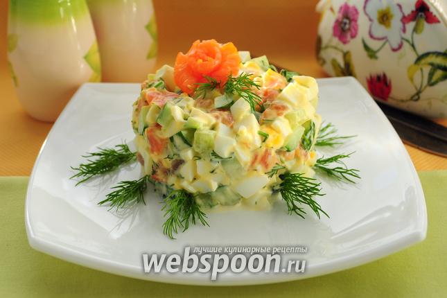 Фото Салат с сёмгой, яйцами и огурцами
