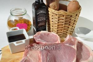 Нам понадобится свиная котлета на косточке (4 куска), картофель, домашний соус Jack Daniel’s (или готовый из магазина), соль, смесь перцев.