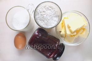 Для приготовления венского печенья понадобится: мука пшеничная, сахар, масло сливочное, щепотка соли, яйцо и джем или ягоды протёртые с сахаром.