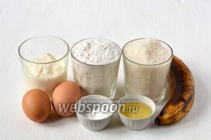 Для приготовления бананового пирога в мультиварке нам понадобится мука, сахар, яйца, бананы, разрыхлитель, подсолнечное масло.