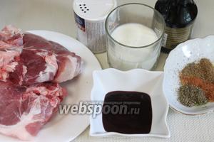 Для приготовления 2 свиных антрекотов возьмём соус ткемали кисло-сладкий, йогурт без добавок, соевый соус, морскую соль, сухие пряности: майоран, смесь перцев, кориандр.