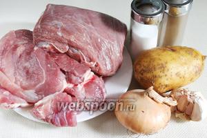 Для приготовления фарша возьмём свинину и говядину, картофель, лук, чеснок, перец чёрный молотый, соль.