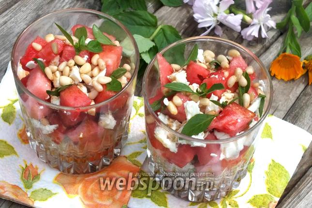 Фото Греческий салат с арбузом и фетой