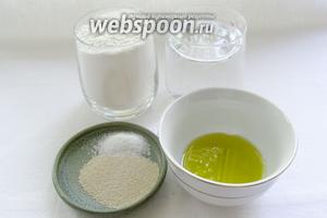 Для приготовления теста нам потребуются: мука, вода, дрожжи, немного растительного масла, соль.