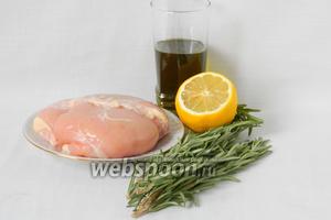Для приготовления сувлаки возьмем куриное филе, розмарин, лимон, оливковое масло, смесь перцев горошком, соль по вкусу.