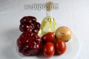 Чтобы приготовить заправку, нужно взять перец сладкий и перец сорта ратунда, помидоры сорта сливка, лук, растительное масло, соль.