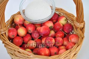 Для приготовления сока лучше брать яблоки сладких и кисло-сладких сортов, тогда потребуется меньше сахара.