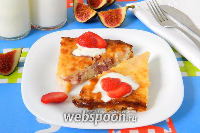 Фото Творожно-рисовая запеканка с инжиром и клубникой
