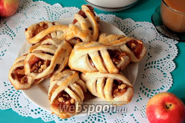 Фото Слойки с яблоками