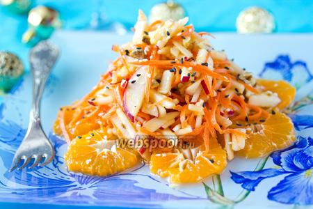 Фото рецепта Салат с морковью, мандаринами и яблоком