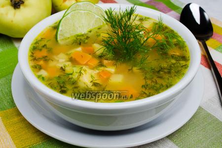 Фото рецепта Куриный суп с тыквой и айвой