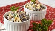 Фото рецепта Салат с фасолью и сухариками