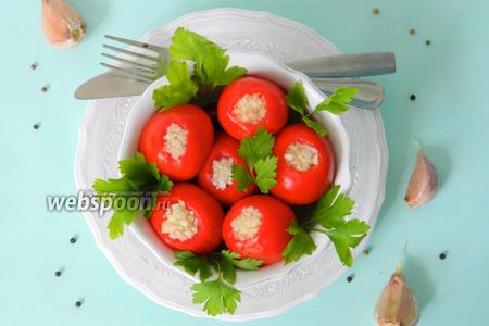 Фото рецепта Малосольные помидоры с чесноком