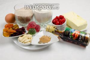 Для приготовления теста для кекса необходимо взять: муку, соль, коричневый сахар, масло сливочное, миндаль, корицу, кардамон, кленовый сироп, мармелад, яйца, ванилин, сушёные ягоды и цукаты, вишню; для пропитки взять ром.