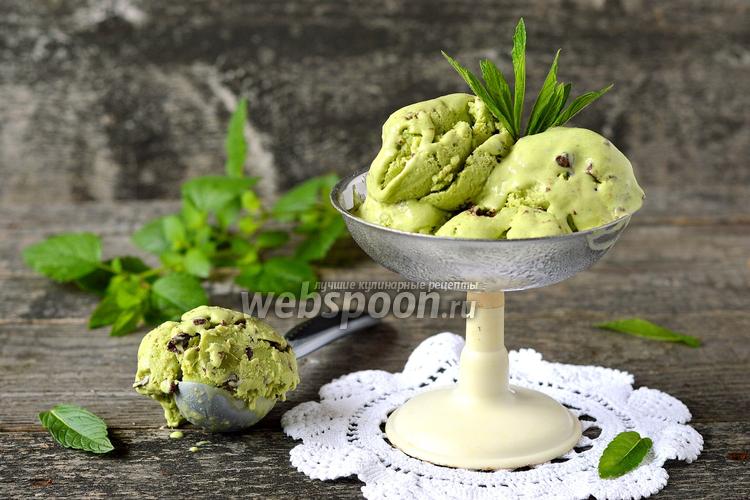 Фото Мятное мороженое с кусочками шоколада