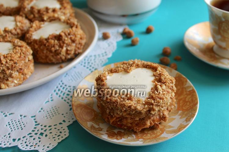 Фото Бисквитные пирожные с орехами