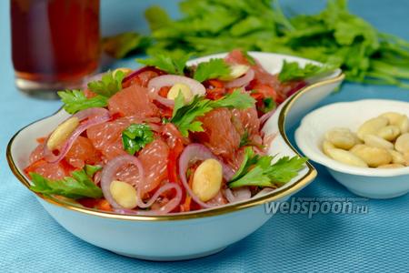 Фото рецепта Салат с грейпфрутом и красным луком