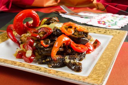 Фото рецепта Пикантная баклажановая закуска