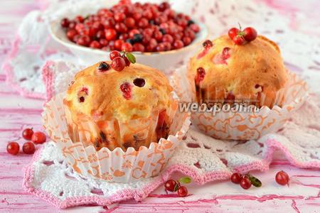 Фото рецепта Кексы с брусникой и творожной начинкой