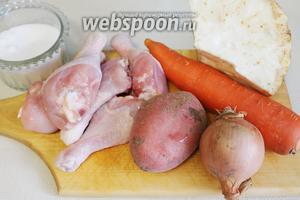 Для приготовления чорбе по-молдавски нужно взять курицу, картофель, морковь, лук, сельдерей, муку, уксус, красный молотый перец и сухие пряности для овощей.