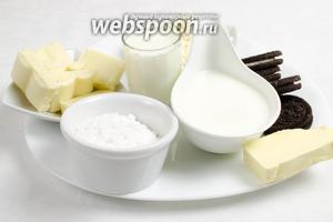 Приготовить начинку. Нужно взять: творог мягкий, молоко, белый шоколад, масло, сливки 38%, сахарную пудру, печенье Орео.