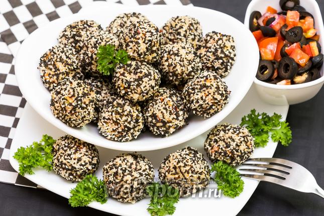 Фото Закусочные куриные фрикадельки в кунжуте