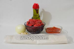 Для приготовления пирога из теста фило с мясным фаршем возьмём тесто фило, масло оливковое, говяжий фарш, лук, чеснок, томаты консервированные кусочками, яйцо, тимьян, кумин, перец чёрный соль по вкусу.