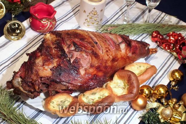 Фото Баранья нога с портвейном и йоркширскими пудингами