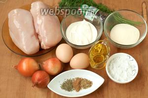 Для приготовления котлет по-албански нам понадобится: куриное филе, лук репчатый, яйца, манная крупа, сметана или майонез, соль, смесь перцев, укроп, приправа для курицы или отдельно взятые специи (например майоран, кориандр, орегано) и подсолнечное масло для жарки. Можно также добавить столовую ложку горчицы или чеснок по желанию.