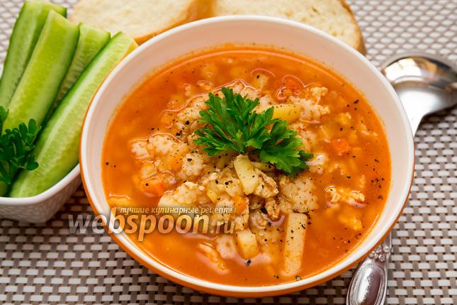 Фото Томатный суп с куриным фаршем и макаронами