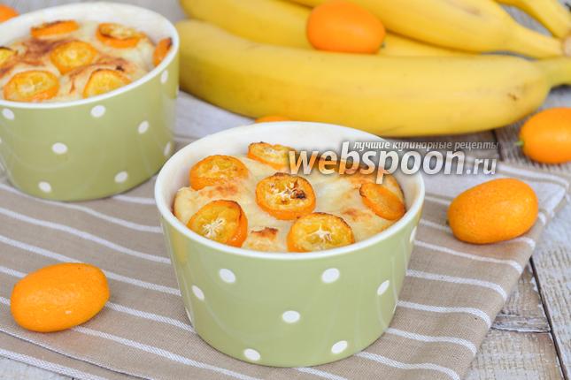 Фото Творожная запеканка с кумкватом, бананами и семолиной