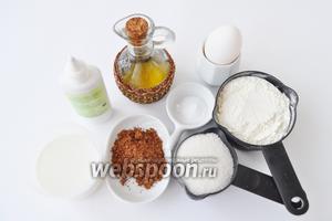 Возьмём яйца, муку, какао, сахар, масло, сливочный сыр и для декора кондитерские украшения. Продукты все комнатной температуры, кефир или пахта тёплый. Краситель пищевой жидкий.