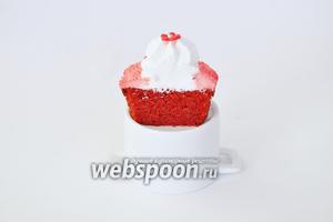 Так будет выглядеть нежнейшее бархатное тесто в готовом изделии. «Red velvet» одним словом. Получается 12 великолепных капкейков.