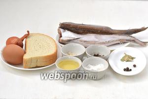 Для приготовления рыбных котлет с луком нам понадобится рыба (хек), подсолнечное масло, соль, чёрный молотый перец, сахар,лавровый лист, душистый перец горошком, чёрный перец горошком, лук, яйца, хлеб белый, манка.