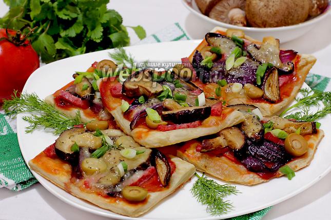 Фото Мини-пиццы с грибами и луком