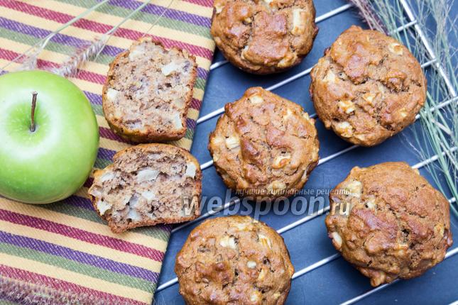 Фото Кексы из цельнозерновой муки с орехами и яблоком