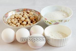 Для приготовления шоколадного торта-мусса нужно взять жареный, очищенный фундук, сахар, яйца (белки и желтки по отдельности), муку и щепотку разрыхлителя, сливки 35%: черный шоколад 70%.
