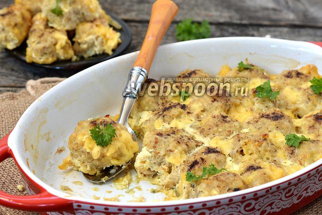 Фото Рыбные фрикадельки на луковой подушке