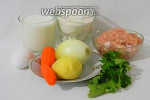 Для приготовления супа с домашними пельменями возьмём муку, кефир, соду, фарш куриный, яйцо, лук, морковь, картофель, петрушку, соль и перец по вкусу, воду.