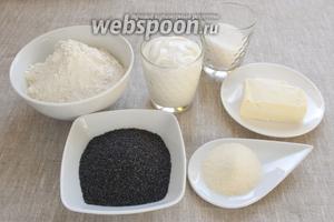 Подготовить необходимые для пирога основные продукты: муку, мак, сметану, сахар, сливочное масло, манную крупу.