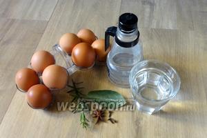 Для приготовления маринованных яиц нам понадобятся: яйца, вода, уксус 9%, лавровый лист, веточка розмарина, гвоздика, бадьян, куркума, чеснок, соль, сахар.