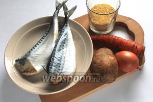 Для приготовления нам понадобятся скумбрия, картофель, лук репчатый, пшено, морковь, зелень, соль, масло растительное.