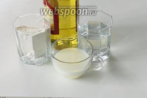 Тесто для кёзлеме обычно замешивается из муки, воды, соли и растительного масла. Но замените часть воды молоком, а растительное на оливковое, и кёзлеме получатся более вкусными, а также мягкими и хрустящими одновременно.