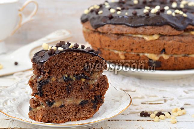 Фото Шоколадный кекс с кусочками шоколада в мультиварке
