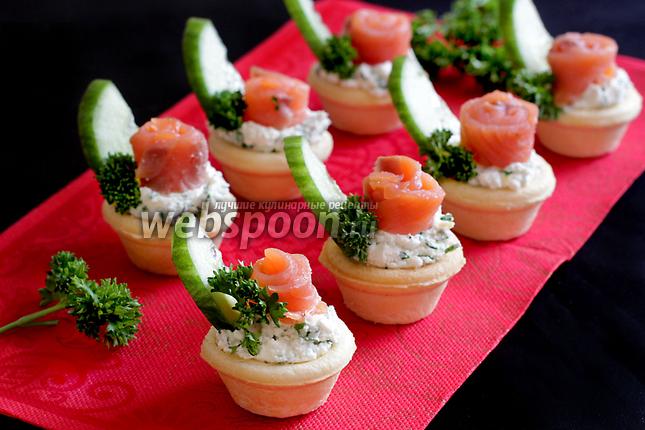 Фото Закуска из форели в песочных корзинках