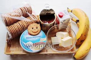 Нам понадобится Маскарпоне, бананы 3-4 шт., масло, сливки, печенье, варёная сгущёнка, миндальные лепестки и 1 белок.